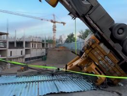 В&nbsp;Бишкеке на&nbsp;стройке опрокинулся автокран и&nbsp;повредил электропровода
