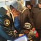 Фото УВД Иссык-Кульской области. Милиционеры помогли с продуктами малоимущей семье