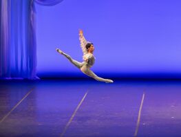 Искусство балета. Как юный артист Адильжан Рахманов покорил Стамбул
