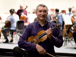 Как скрипач из&nbsp;Кыргызстана покорил Мексику, которая стала для него вторым домом
