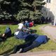 Фото 24.kg. Митингующие спят на газоне у Дома правительства