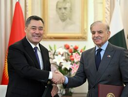 Садыр Жапаровдун Пакистан сапарында он&nbsp;алты документке кол коюлду. Тизме
