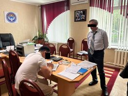 ГКНБ задержал еще одного директора школы, который брал деньги с&nbsp;родителей
