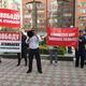 Фото 24.kg. Митинг около здания Первомайского районного суда 
