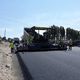 Фото Пресс-служба Минтранса. Укладка асфальта на дороге Балыкчи — Корумду завершается