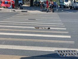 Ремонт дорог в&nbsp;Бишкеке. На&nbsp;улице Ахунбаева уже сломалась ливневая решетка
