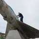 Фото со страницы авиабазы «Кант» в Facebook. Военнослужащие базы очистили и покрасили памятник Герою СССР Исмаилбеку Таранчиеву