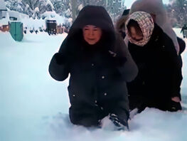 По&nbsp;пояс в&nbsp;снегу: в&nbsp;Таласе учителя пробирались на&nbsp;олимпиаду через сугробы
