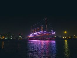 В&nbsp;гавани Белфаста воссоздали знаменитый &laquo;Титаник&raquo; с&nbsp;помощью 950 дронов
