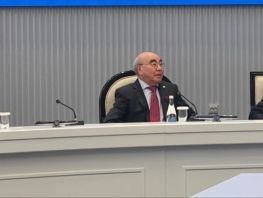 Аскар Акаев в&nbsp;Кыргызстане. Он&nbsp;принимает участие в&nbsp;Иссык-Кульском форуме
