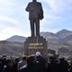 Фото аппарата правительства КР. Открытие памятника Турдакуну Усубалиеву в Нарыне