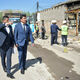 Фото пресс-службы мэрии . Мэр Бишкека Айбек Джунушалиев проверил процесс сноса